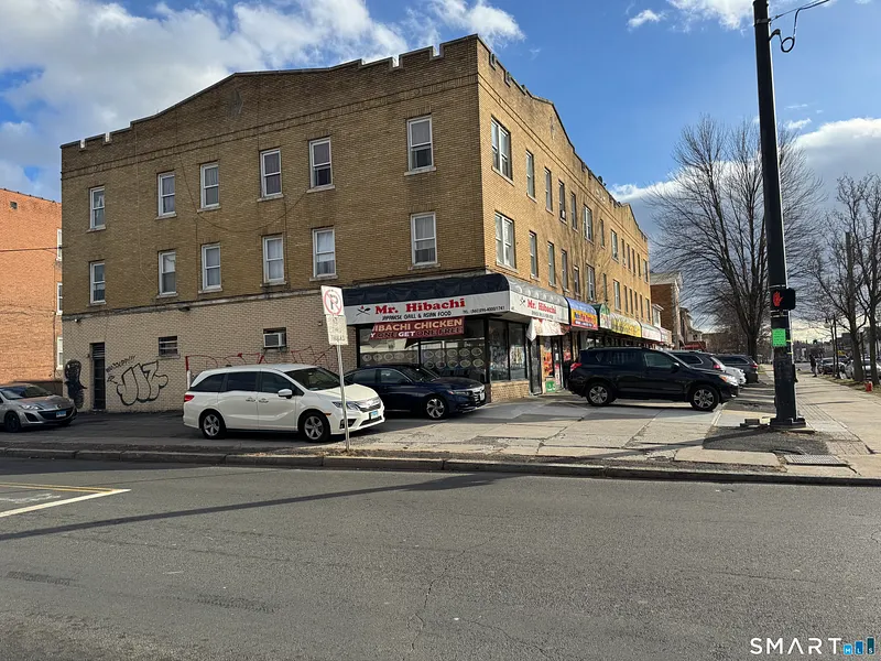 450 Franklin Avenue Photo 4