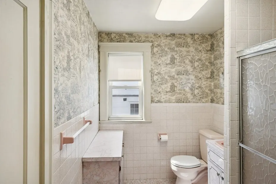 64 Bates Ave Photo 3