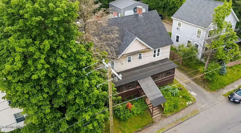 98 Lincoln St Photo 1