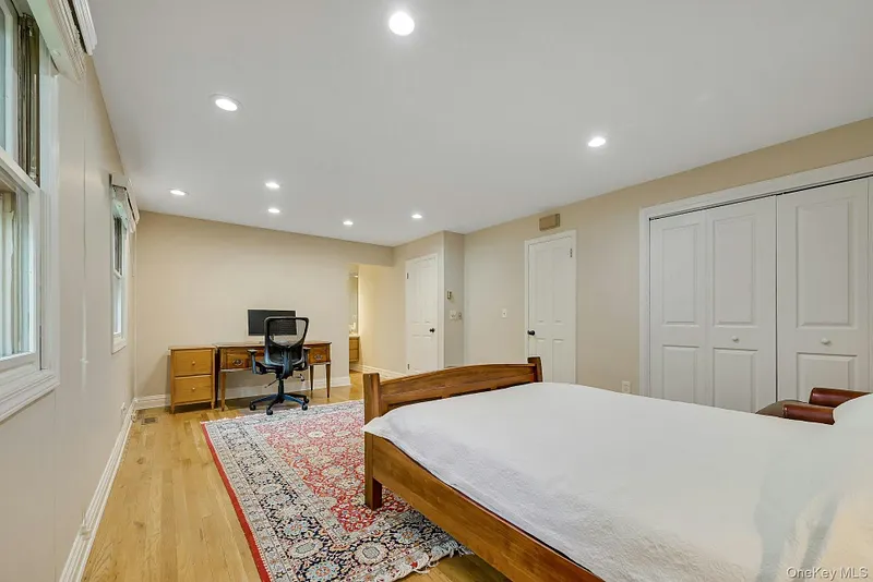 19 York Drive Photo 37