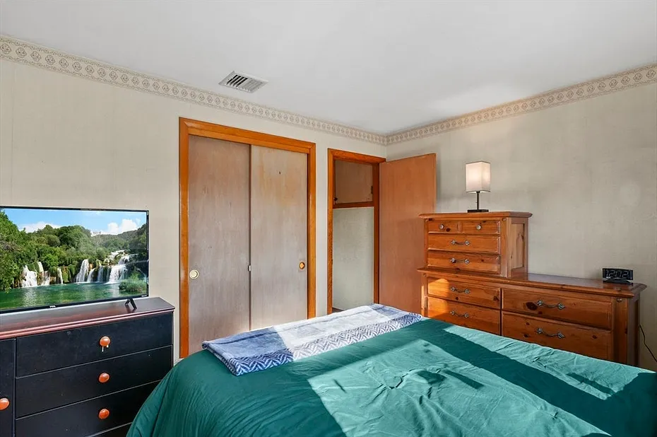 302 Field Street Photo 18