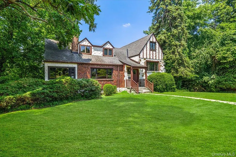 38 Fenimore Drive Photo 4