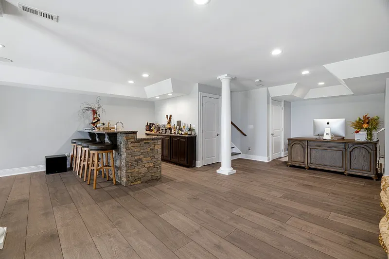 929 Pequot Avenue Photo 17
