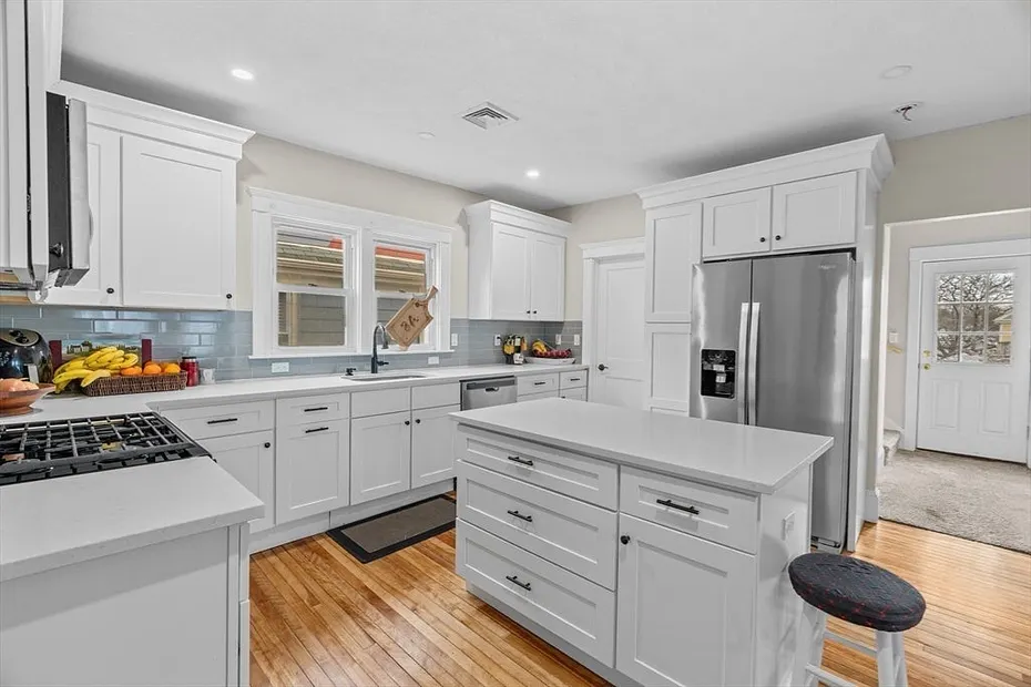 150 Oakland St Photo 12