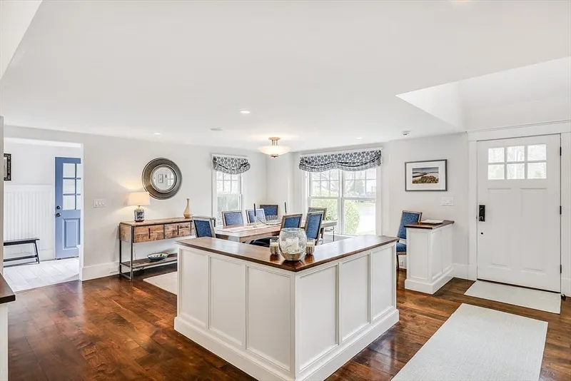 25 Glover Square Photo 18