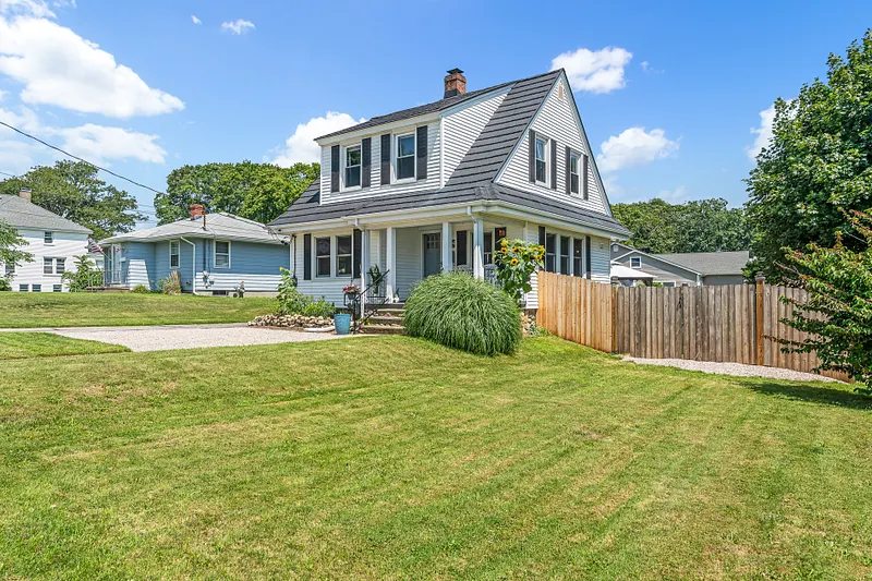 124 Beach Street Photo 5