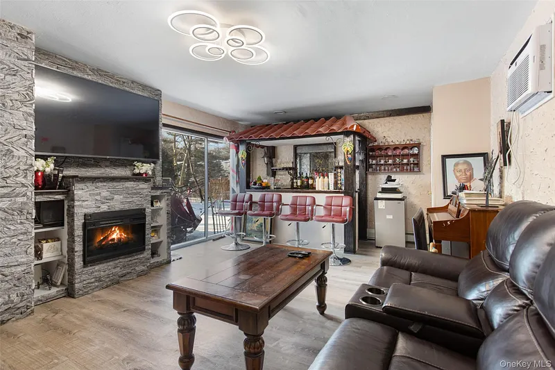 6 Merrick Lane Photo 16