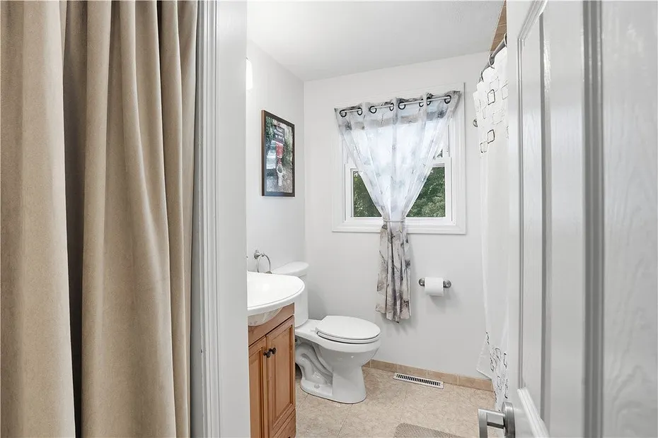 224 Sargent Street Photo 12