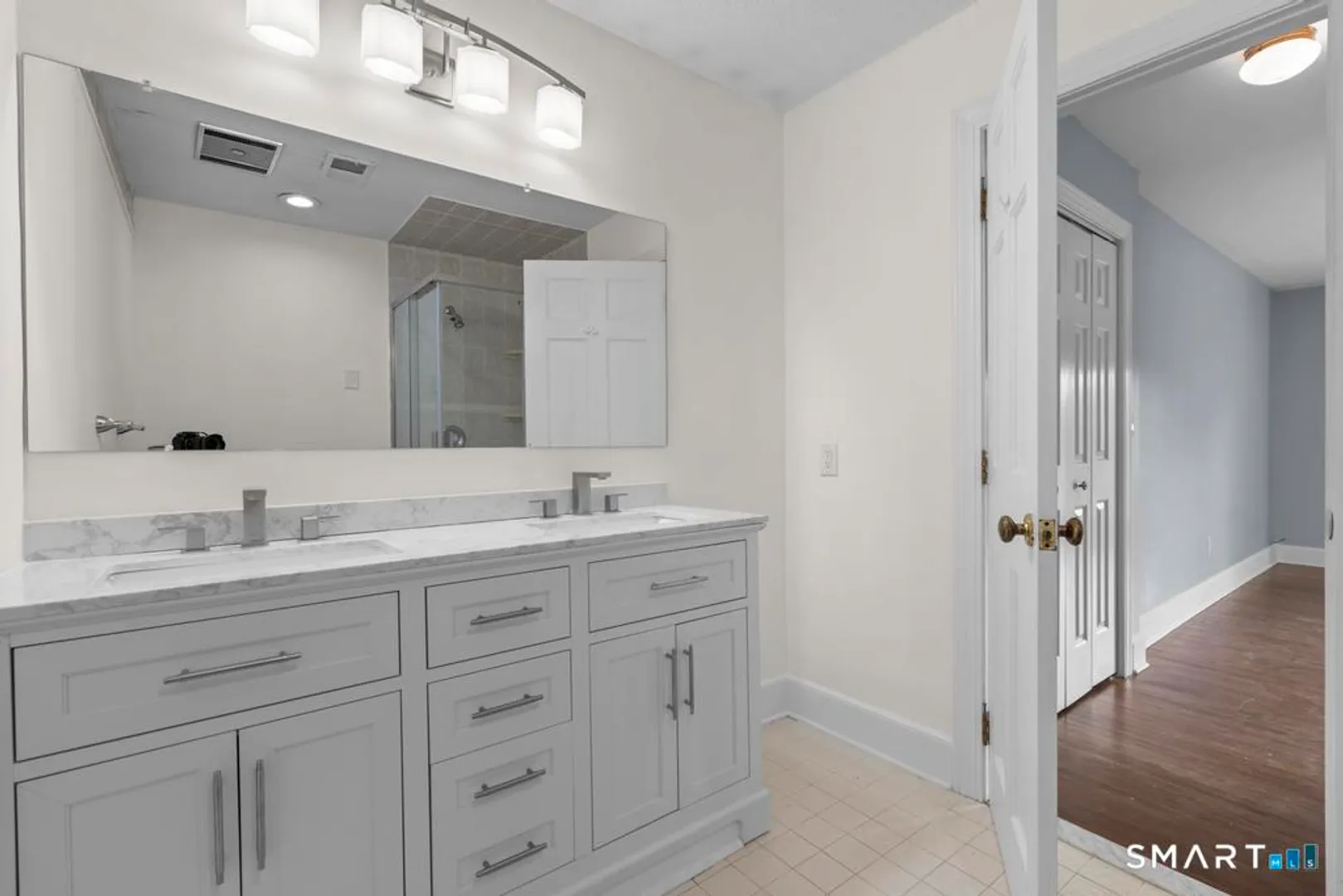 152 West River Street Photo 26