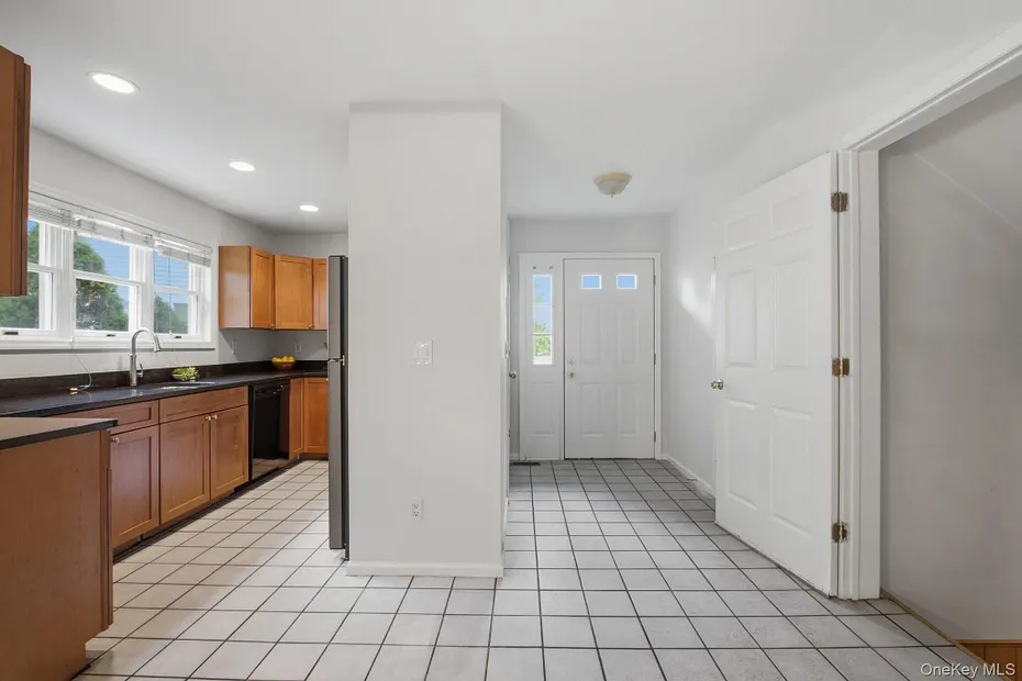 1452 Iroquois Street Photo 3