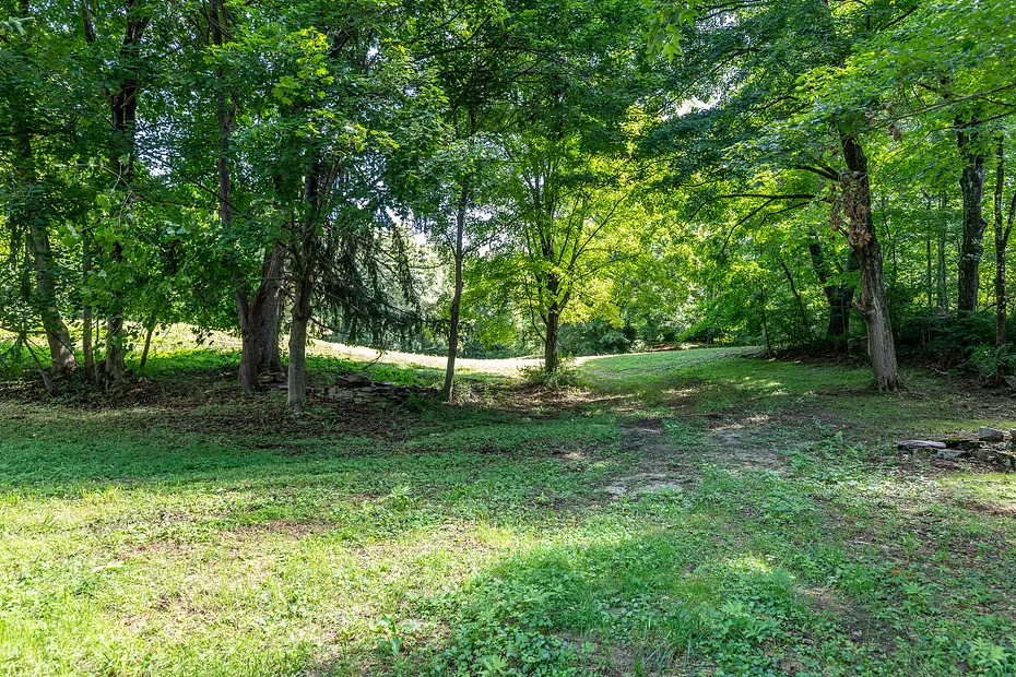 631 South Plains Road Photo 12