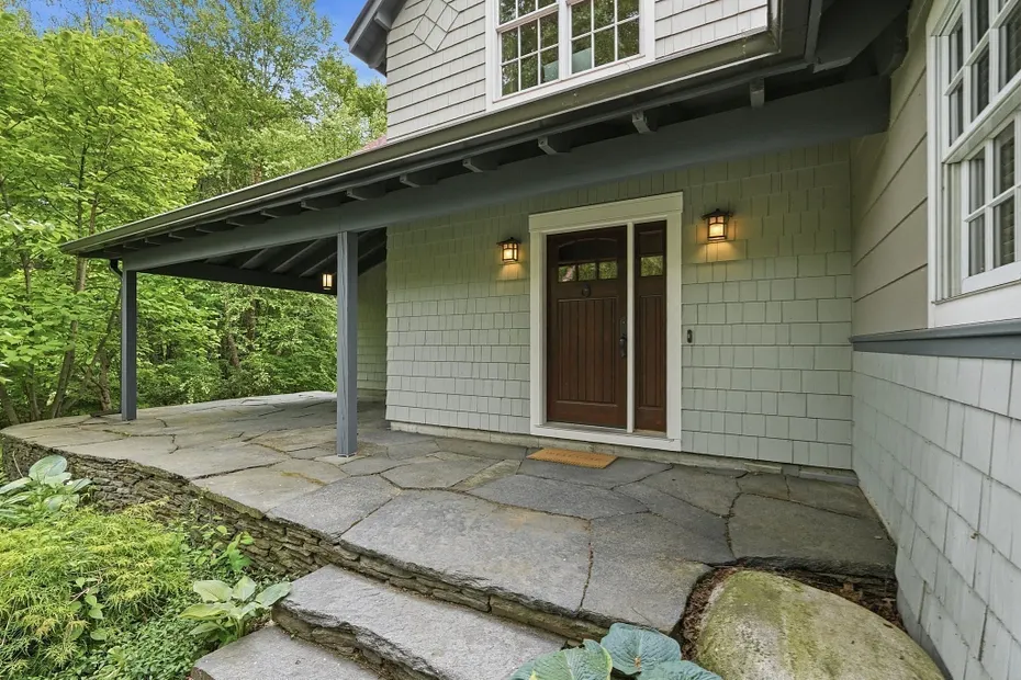 18 Eveningstar Dr Photo 2