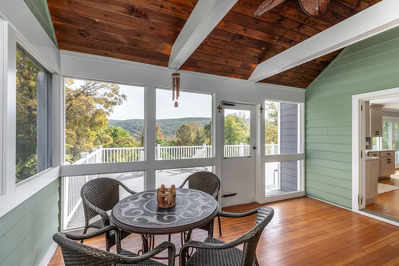 168 Cobble Road Photo 8