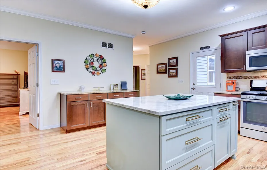 28 Hickory Lane Photo 19