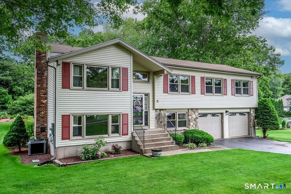 20 Valley Forge Court Photo 1