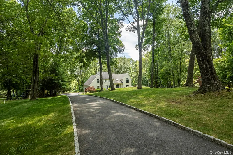 12 Hilltop Road Photo 43
