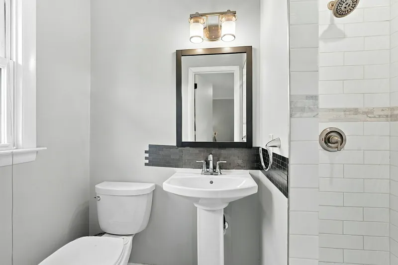 7 Frost Lane Photo 15
