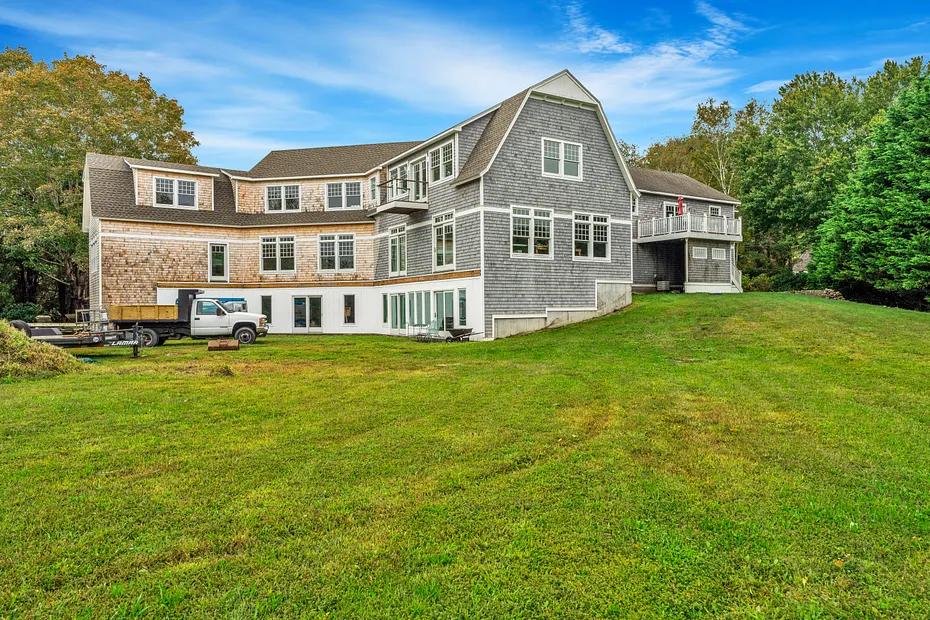 8 Montauk Avenue Photo 6
