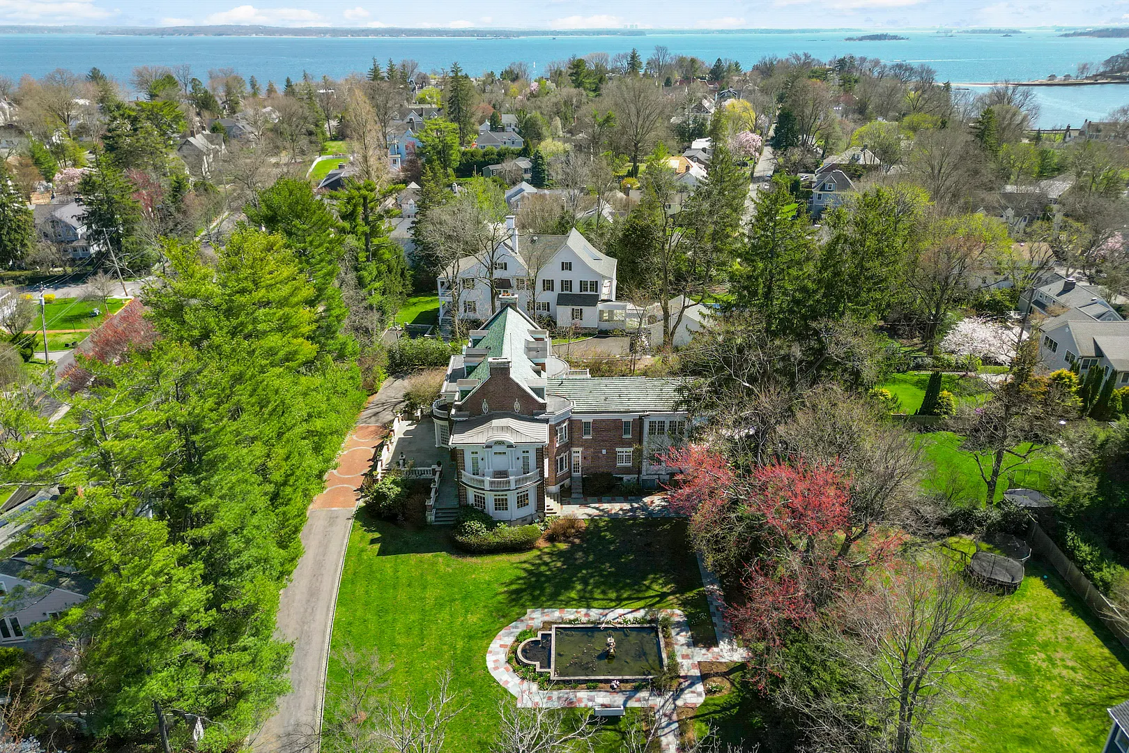 37 Woodbine Avenue Photo 1