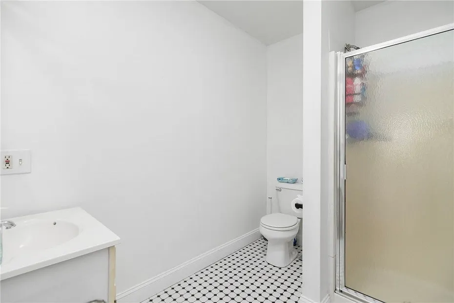 681 Providence Street Photo 16