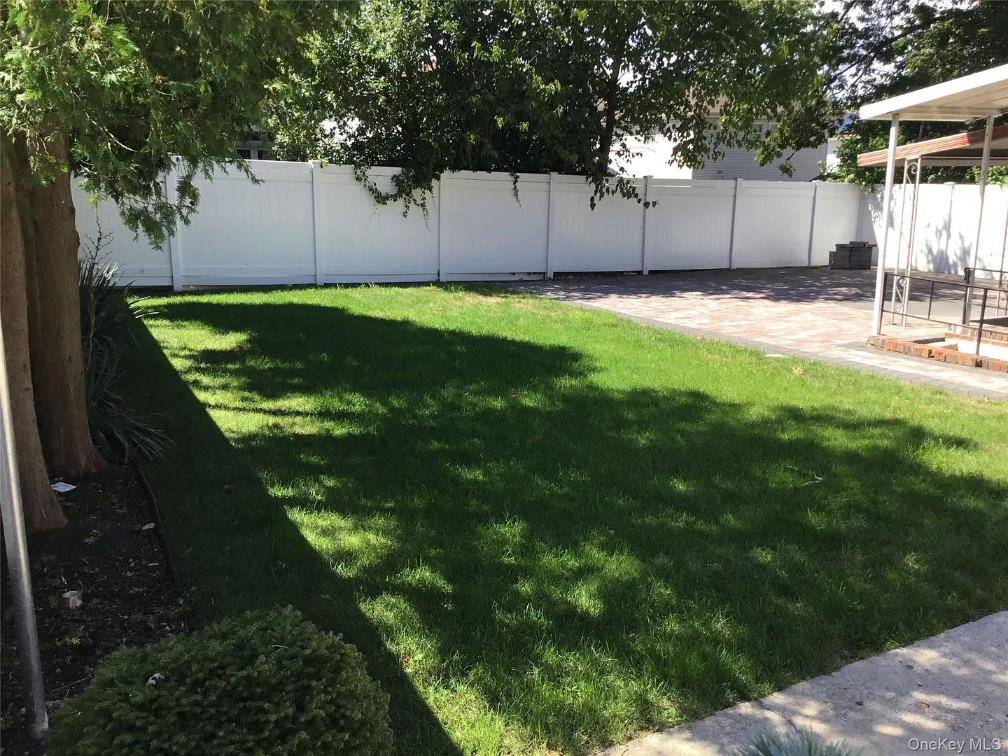 198 Clermont Pl Photo 3