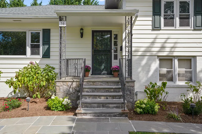 30 Antler Place Photo 3