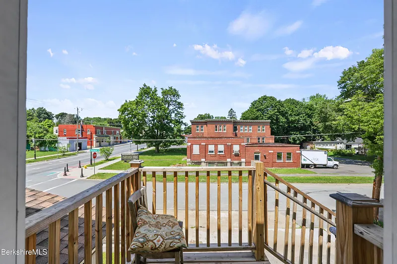 271 Tyler St Photo 14