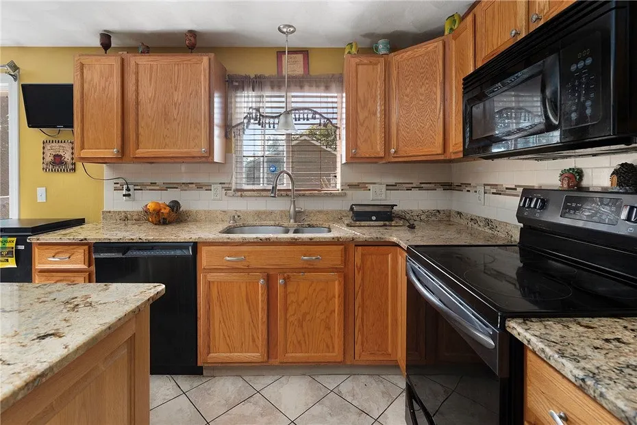 90 Rowley Street Photo 5