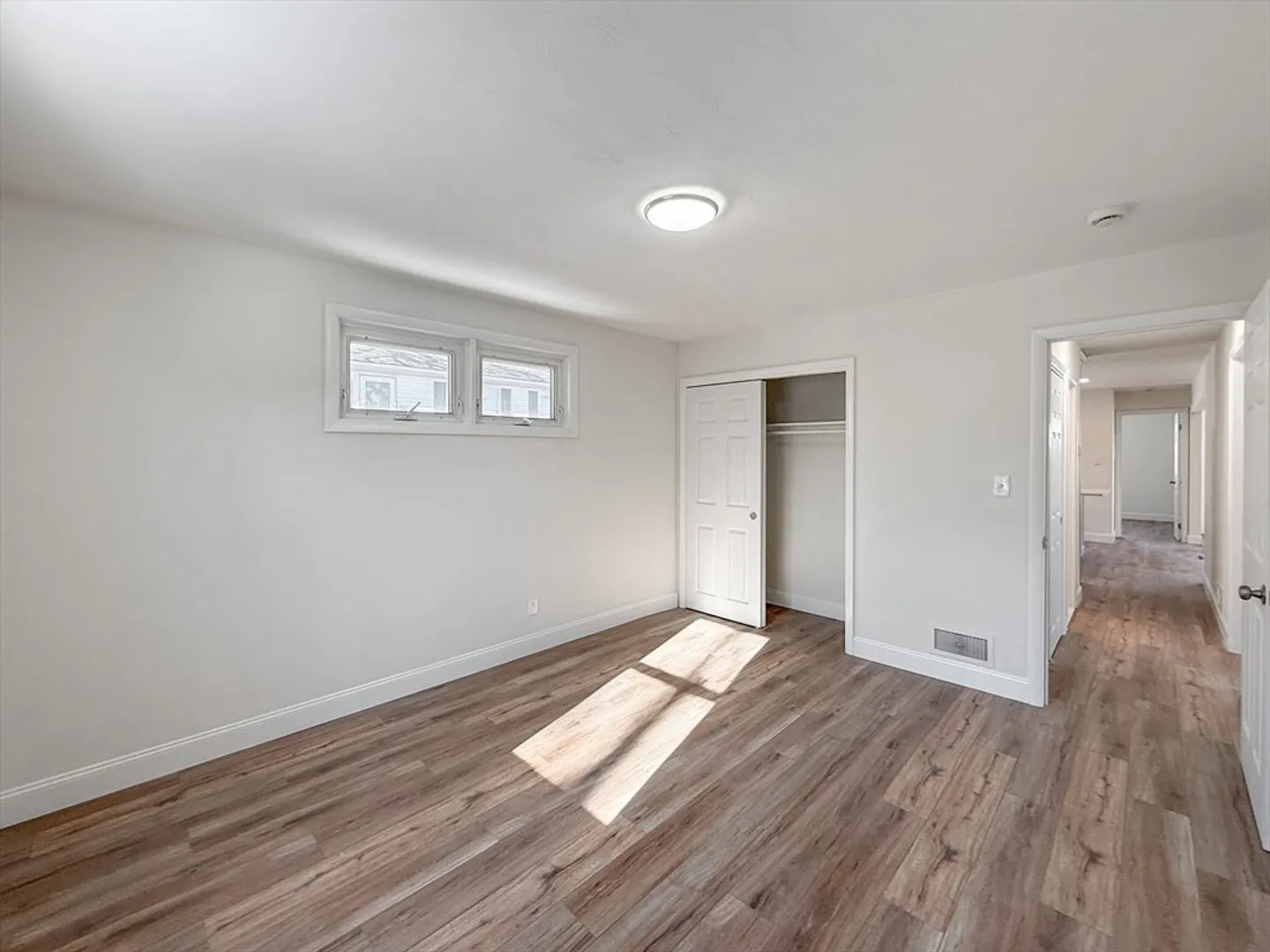 31 Millard Ave Photo 19