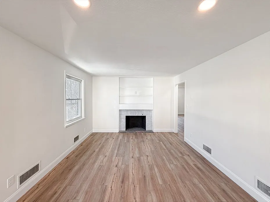 31 Millard Ave Photo 7