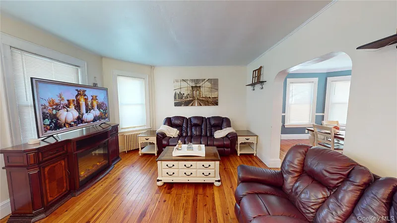 88 Grand Avenue Photo 7