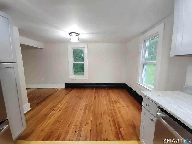 20 Hicksville Road Photo 7