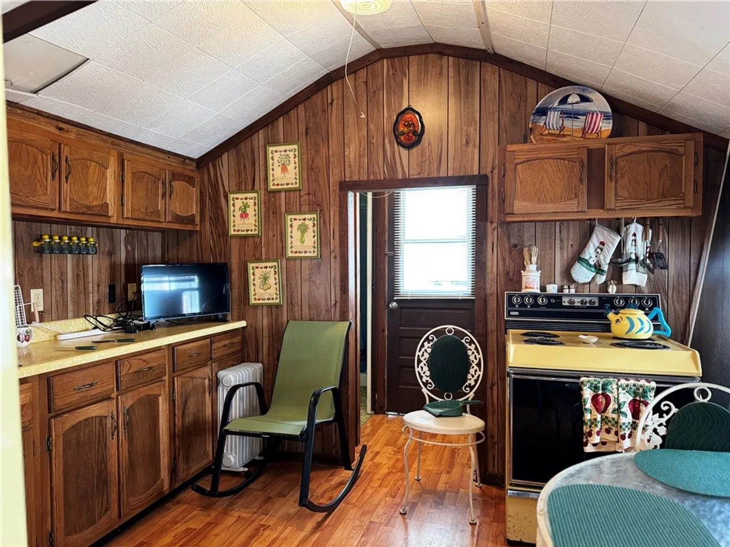16 East Andrew Comstock Avenue Photo 10