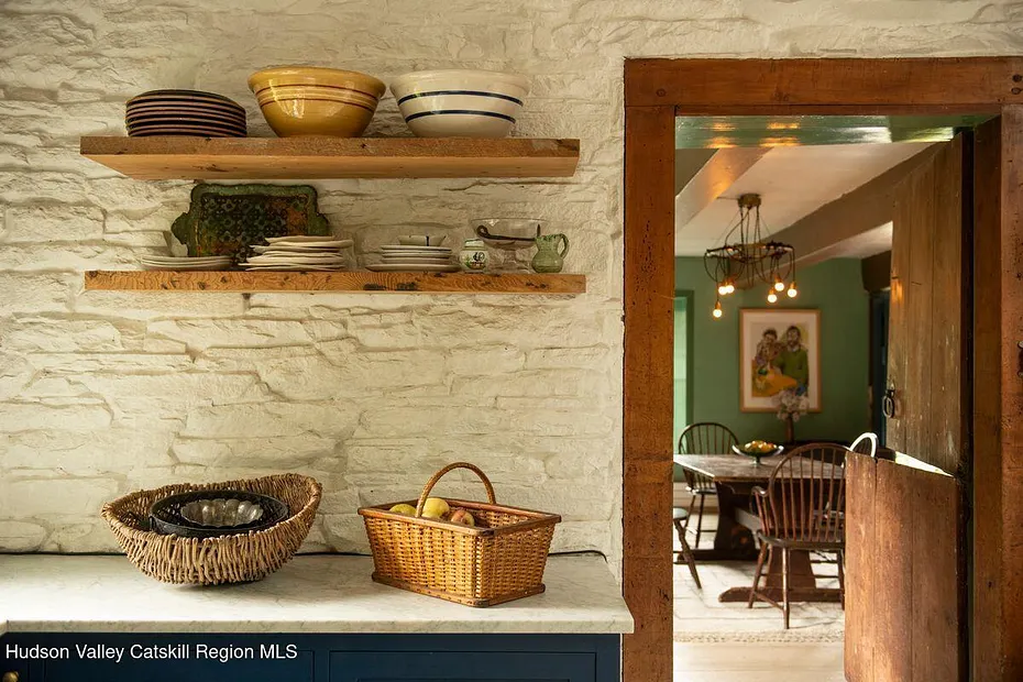 38 Van Road Photo 9