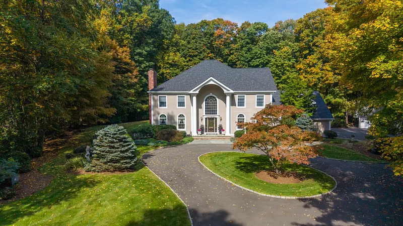 10 Taunton Hill Road Photo 1