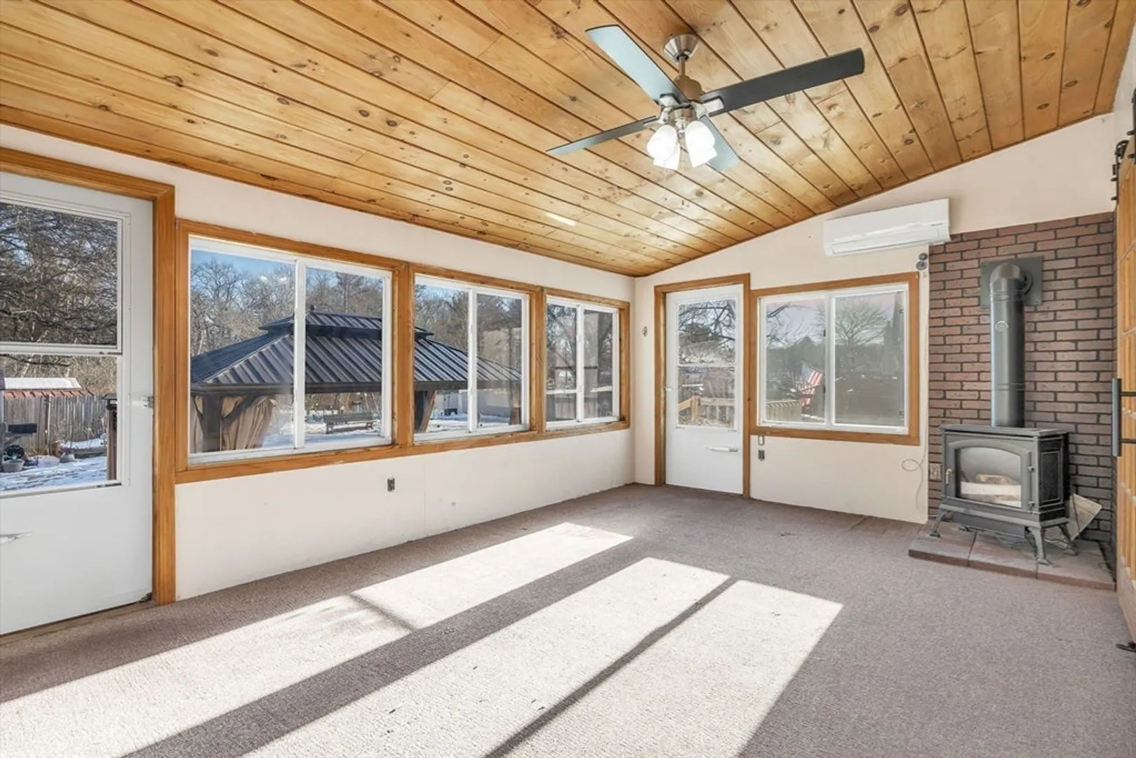 34 Pleasant St Photo 9