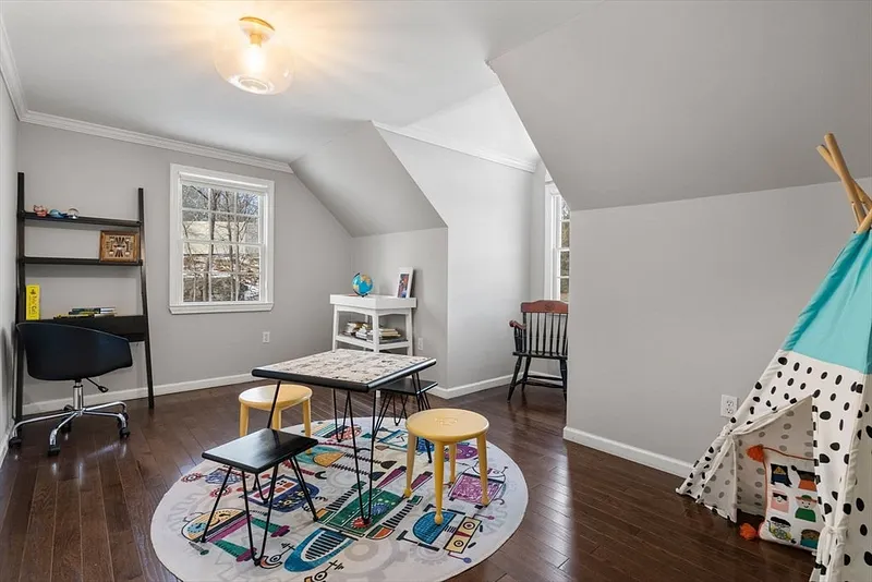 9 Gloucester Road Photo 25
