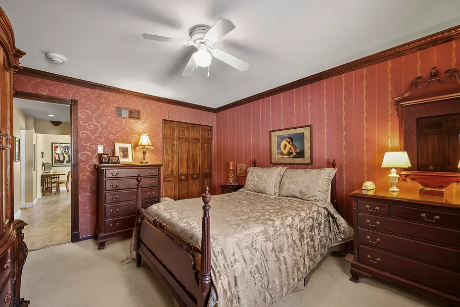 60 Churchill Crest Photo 16