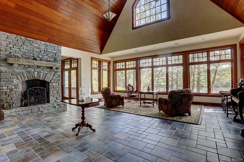 152 Tower Hill Road Photo 7