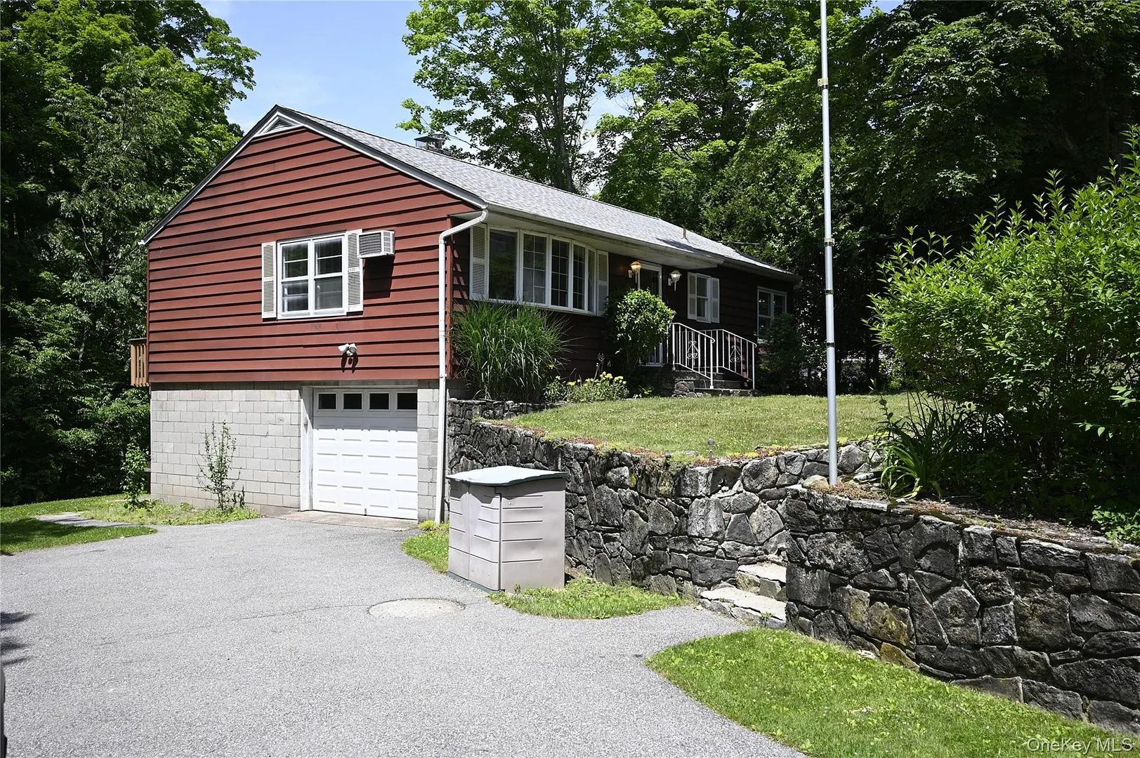 16 Greenridge Court Photo 3