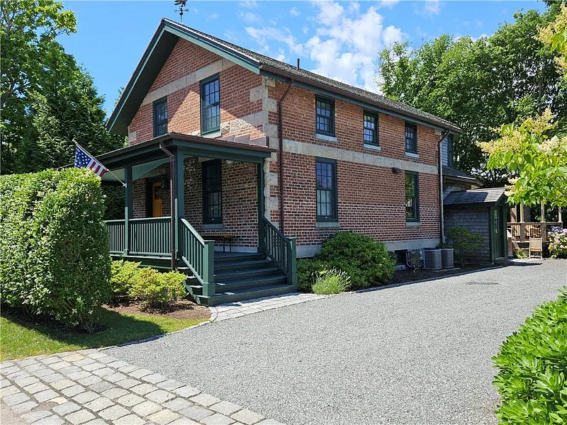 209 Coggeshall Avenue Photo 1