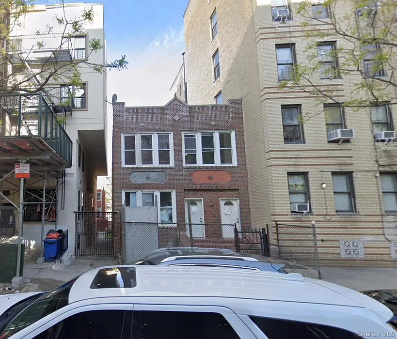 1685 Eastburn Avenue Photo 1
