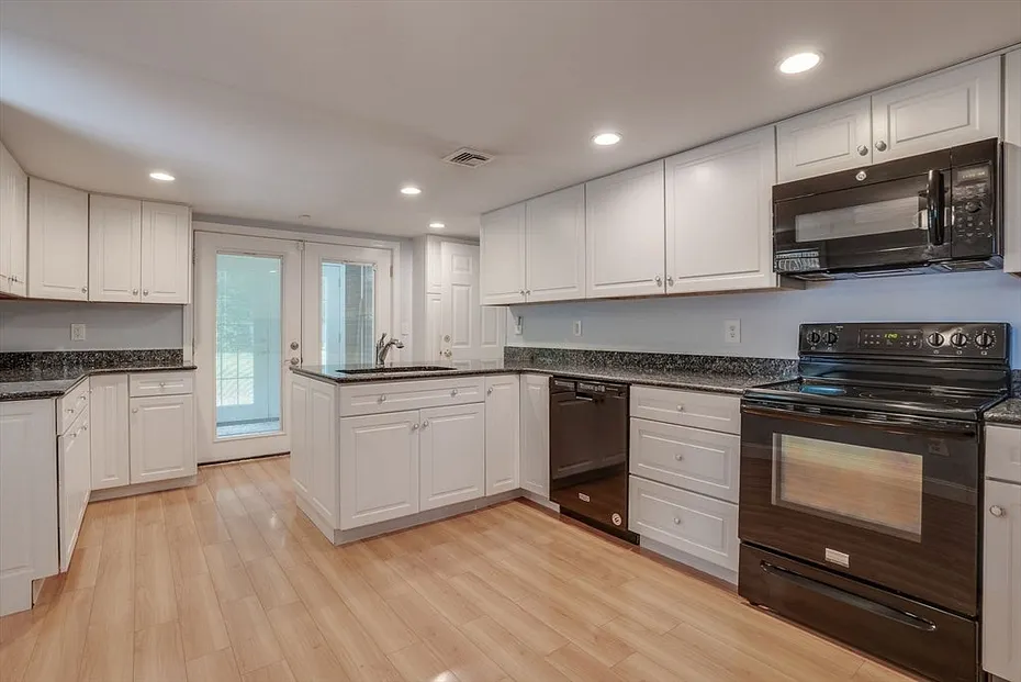 680 East Street Photo 31