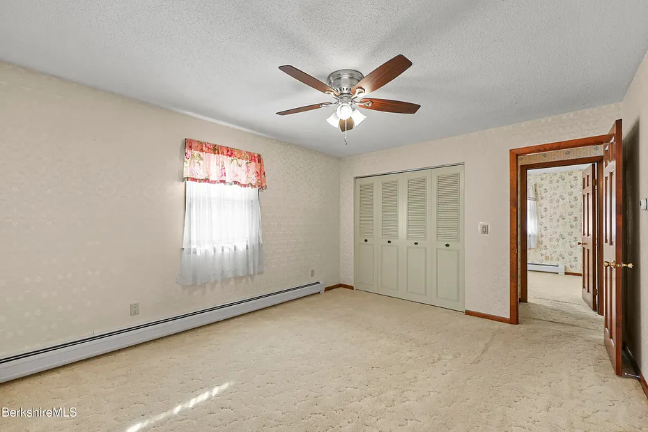 64 Devonshire Dr Photo 30