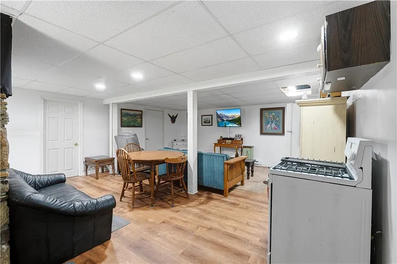 42 Charles Avenue Photo 25