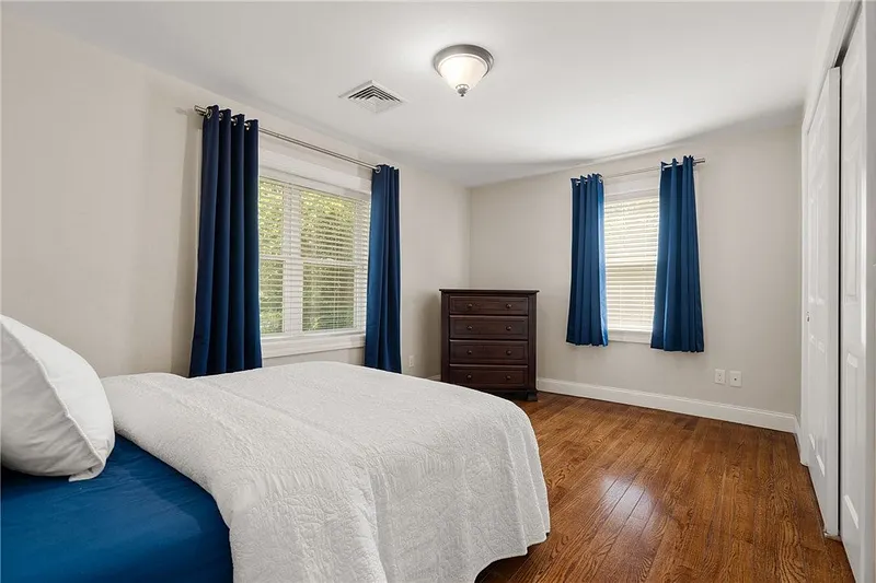 380 Woodward Avenue Photo 17