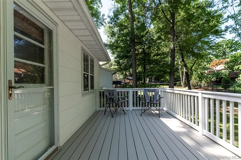 414 Maple Avenue Photo 16