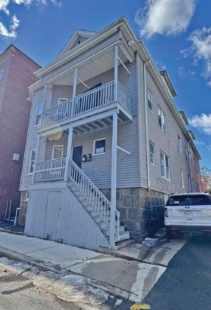 41 Salem St Photo 5