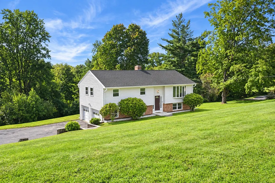 3 Holly Lane Photo 1