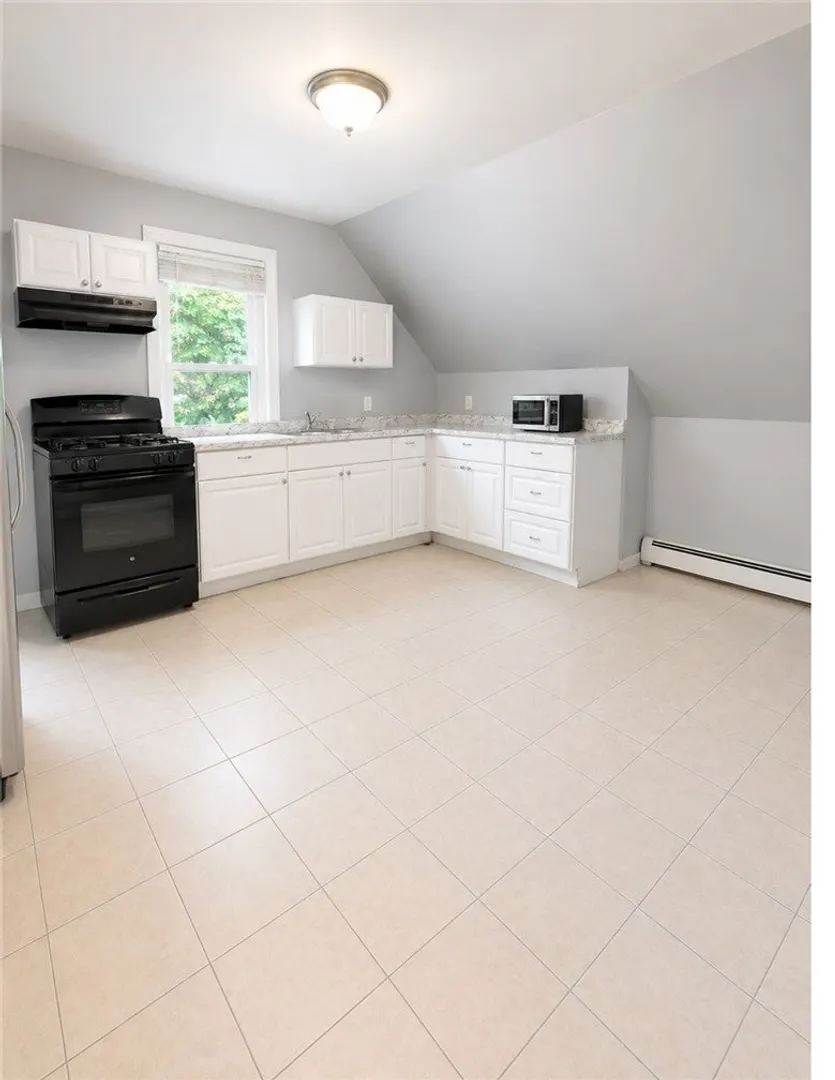 40 Norwich Avenue  #3 Photo 2